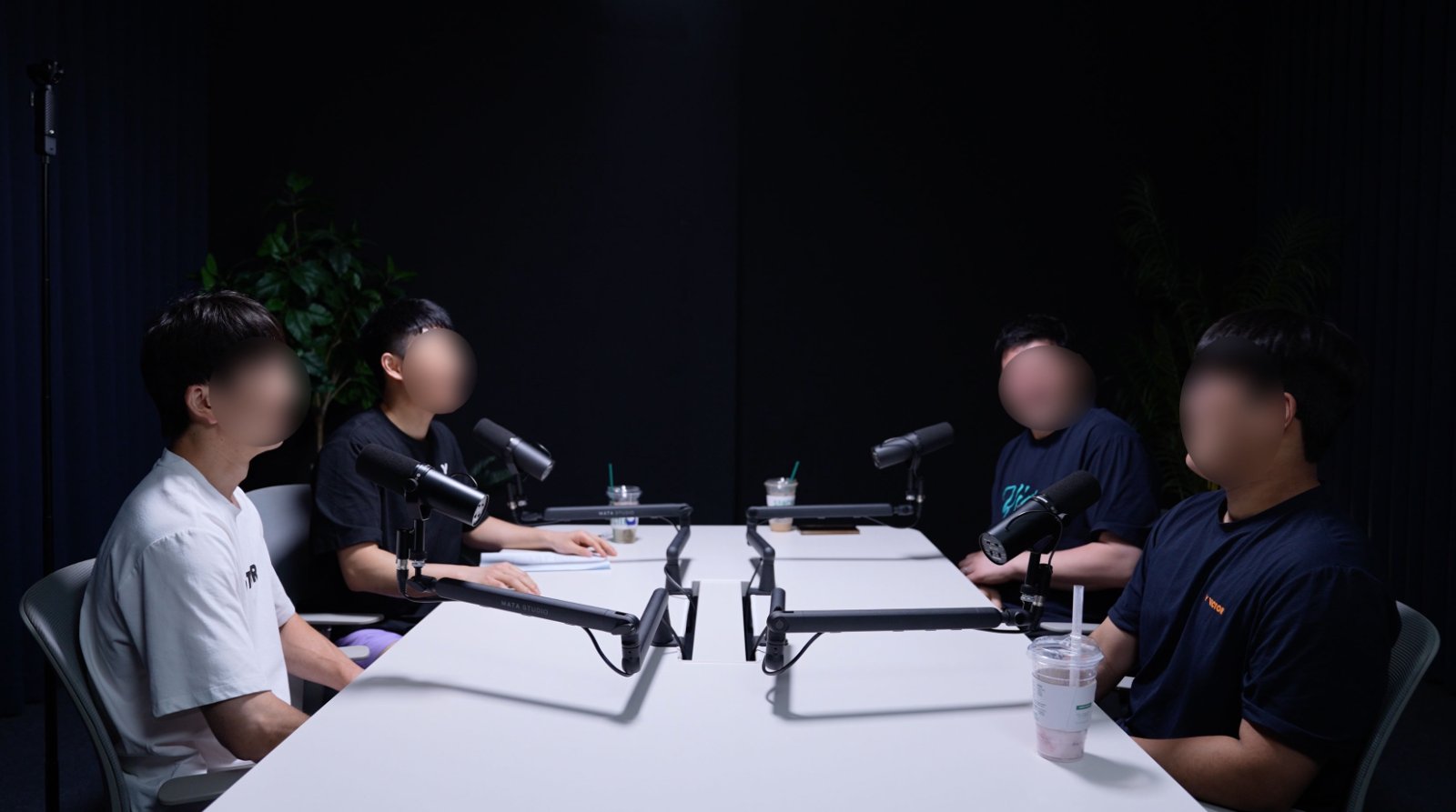 팟캐스트룸 4인 녹음 현장